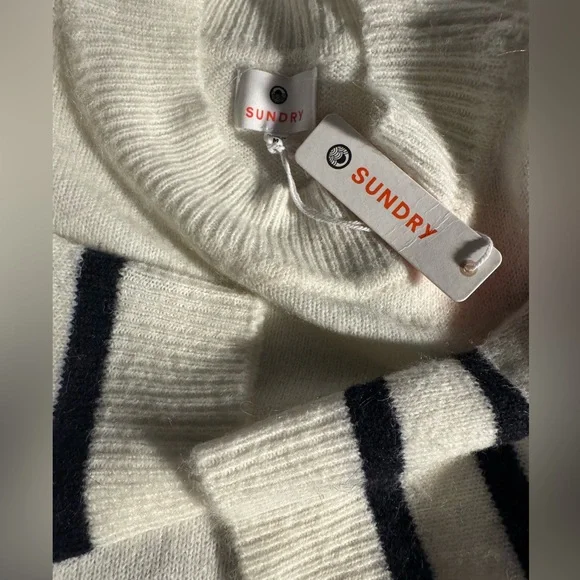 Sundry WOMEN'S STRIPES MOCK NECK COZY SWEATER IN OYSTER Size Med RT $128 - Picture 5 of 5